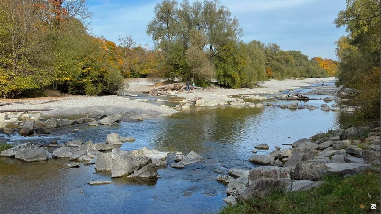 Ruhiges Wasser ohne Menschen Ruhiges Wasser ohne Menschen